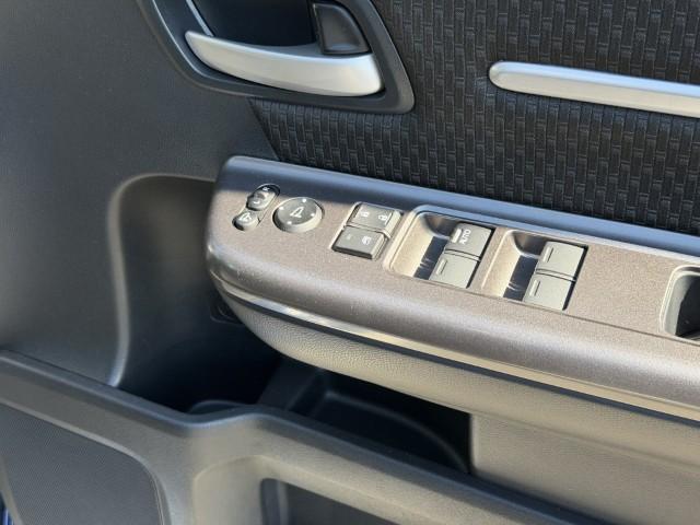 運転席ドアスイッチ周辺です。