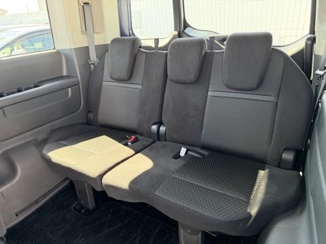 ３列目シートも必要十分な空間を確保しています。