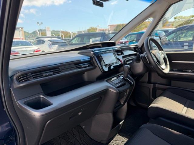 メーターは、ハンドルの上で確認出来る配置です。