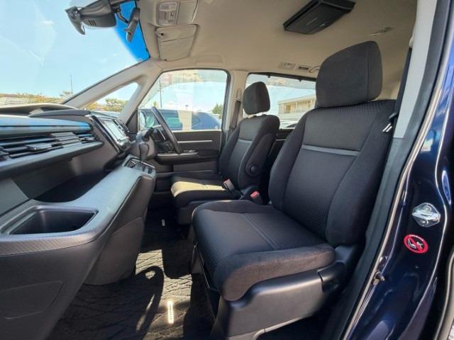 座席間のウオークスルーが可能です。