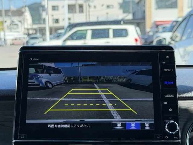 駐車時に便利なバックカメラを装備しています。