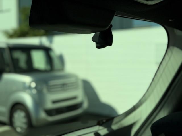 前だけではなく後方にもドライブレコーダーを装備しています！