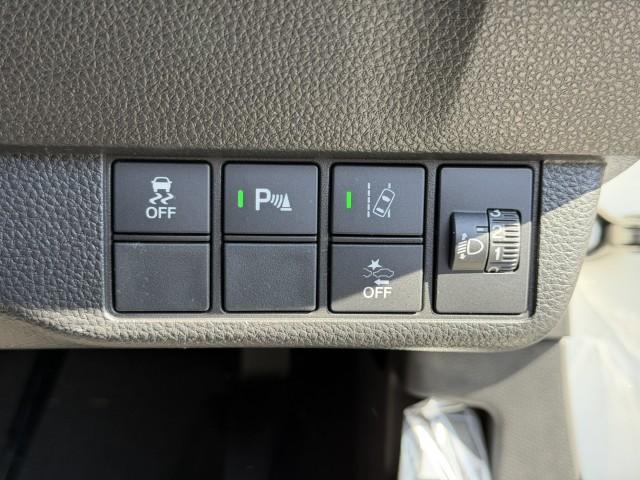 ホンダセンシング機能のボタンです。多彩な先進安全機能でより安全で快適なドライブを支援します。