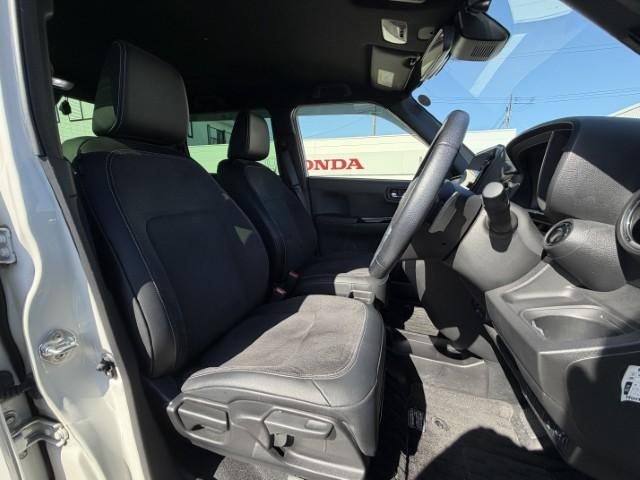 運転席・助手席は座り心地が良く、乗り降りもラクラクです！