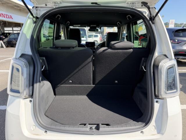 ４名乗車時の荷室です。軽でも十分な荷室容量です！