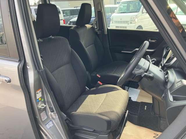 運転席＆助手席です！足元広々で快適です♪