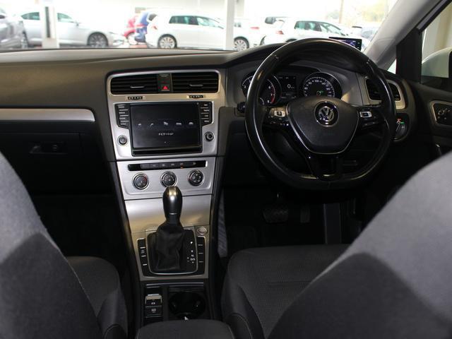 TSIコンフォートラインプレミアムエディション 弊社下取り車 禁煙車 HIDヘッドライト 純正ナビゲーション バックカメラ クルーズコントロール オートライトシステム レインセンサー 自動防眩ルームミラー カミングホーム&リービングホーム(19枚目)