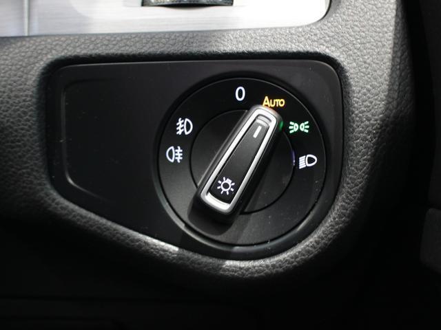 TSIコンフォートラインプレミアムエディション 弊社下取り車 禁煙車 HIDヘッドライト 純正ナビゲーション バックカメラ クルーズコントロール オートライトシステム レインセンサー 自動防眩ルームミラー カミングホーム&リービングホーム(21枚目)