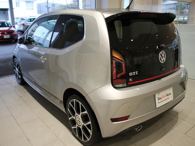 アップ！ＧＴＩ　第２期生産分　ビーツサウンドシステム　パークディスタンスコントロール（リヤ）　バックカメラ　ＥＴＣ車載器　ミッション車　クルーズコントロール　シートヒーター　レッドブレーキキャリパー(8枚目)