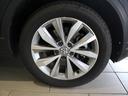 専用アルミホイールです。足元からおしゃれにドレスアップされております。アルミホイールは軽量さゆえに、燃費の向上に役立ちます。