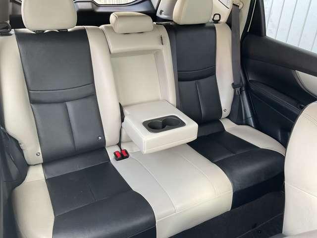 エクストレイル モード・プレミアハイブリッドエマージェンシブレーキＰ　本革シート　クルコン　ＬＥＤヘッド　ＥＴＣ　アラウンドビュー　インテリキー　衝突被害軽減　Ｂｌｕｅｔｏｏｔｈ　フルセグＴＶ　シートヒーター　クリアランスソナー　パワーテールゲート　ＤＶＤ再生機能（11枚目）