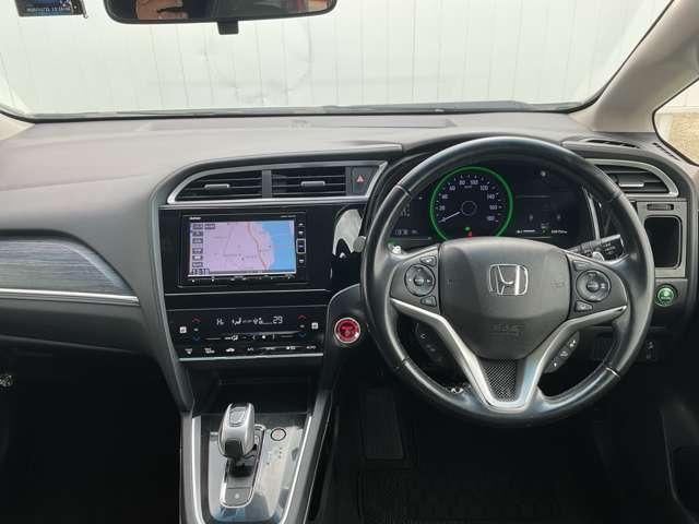 シャトル １．５　ハイブリッド　Ｚ　ホンダセンシング　衝突被害軽減ブレーキ　ナビ　バックカメラ　衝突軽減　カーテンエアバック　ＬＥＤライト　アルミ　メモリナビ　イモビ　Ｂカメラ　クルコン　パワーウィンドウ　ナビＴＶ　ＥＴＣ　スマートキー　オートエアコン　キーフリー　パワーステアリング　ＡＢＳ（6枚目）