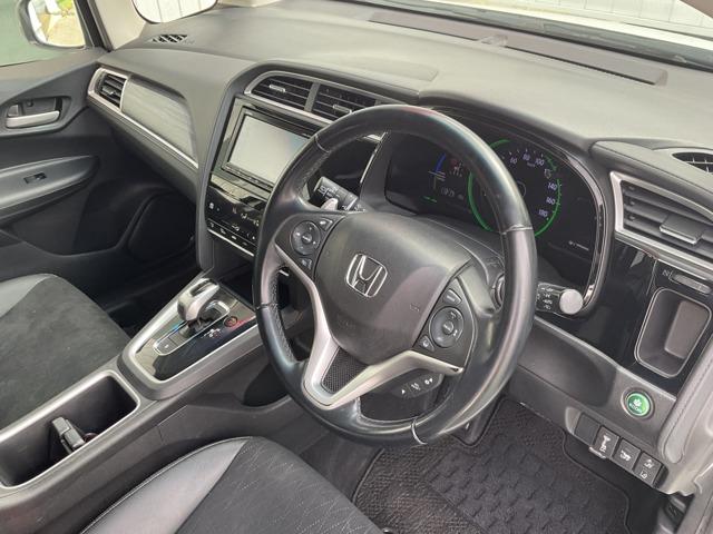 シャトル １．５　ハイブリッド　Ｚ　ホンダセンシング　衝突被害軽減ブレーキ　ナビ　バックカメラ　衝突軽減　カーテンエアバック　ＬＥＤライト　アルミ　メモリナビ　イモビ　Ｂカメラ　クルコン　パワーウィンドウ　ナビＴＶ　ＥＴＣ　スマートキー　オートエアコン　キーフリー　パワーステアリング　ＡＢＳ（7枚目）