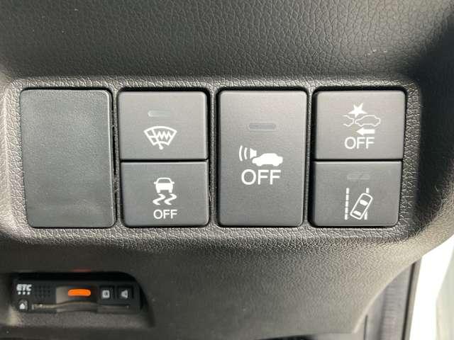シャトル １．５　ハイブリッド　Ｚ　ホンダセンシング　衝突被害軽減ブレーキ　ナビ　バックカメラ　衝突軽減　カーテンエアバック　ＬＥＤライト　アルミ　メモリナビ　イモビ　Ｂカメラ　クルコン　パワーウィンドウ　ナビＴＶ　ＥＴＣ　スマートキー　オートエアコン　キーフリー　パワーステアリング　ＡＢＳ（8枚目）