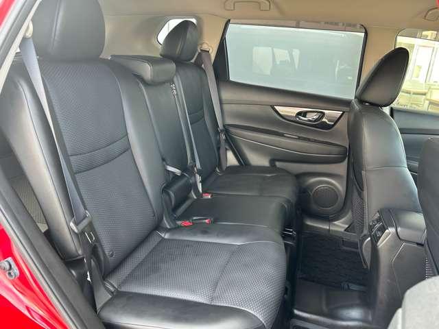 エクストレイル ２．０　２０Ｘｉ　２列車　ＥＴＣ・全周囲カメラ・ドライブレコーダー・　アイドリングストップ車　オートクルーズコントロール　寒冷地仕様　Ｒカメラ　盗難防止装置　レーンキープアシスト　キーフリー　ＴＶナビ　オートエアコン　アルミホイール　メモリーナビ　ＡＢＳ　サイドカメラ（16枚目）