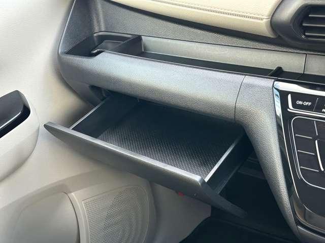 デイズ ６６０　Ｘ　元社用車・ドライブレコーダー・全周囲カメ　踏み間違え防止　スマートキー　イモビライザー　バックカメラ　レーンキープ　アイドリングストップ　ドライブレコーダー　キーレス　フルオートエアコン　ナビＴＶ　ＷＡＢ　運転席エアバック　サイドエアバッグ（13枚目）