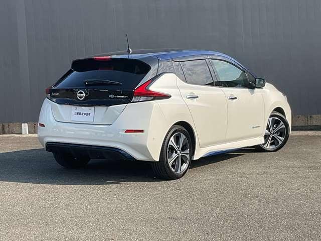 リーフ Ｇ　プロパイロット　エマージェンシーブレーキ　アダプティブクルコン　ＬＥＤヘッドライト　ＥＴＣ　スマートキー　ドライブレコーダー　バックカメラ　サイドカメラ　盗難防止　サイドカーテンエアバック　フルオートエアコン　キーフリー　メモリ－ナビ　ＡＢＳ（2枚目）