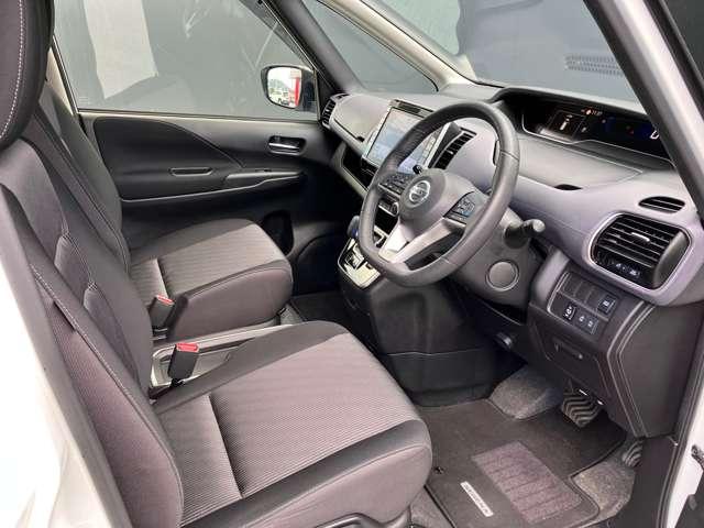 セレナ １．２　ｅ－ＰＯＷＥＲ　ハイウェイスター　Ｖ　エマジェンシーブレーキ　レーンアシスト　クルコン　Ａストップ　イモビ　フルオートエアコン　アルミホイール　エアバック　キーフリー　ＡＢＳ　パワステ　パワーウィンドウ　Ｗエアバック　両側Ｐドア（5枚目）