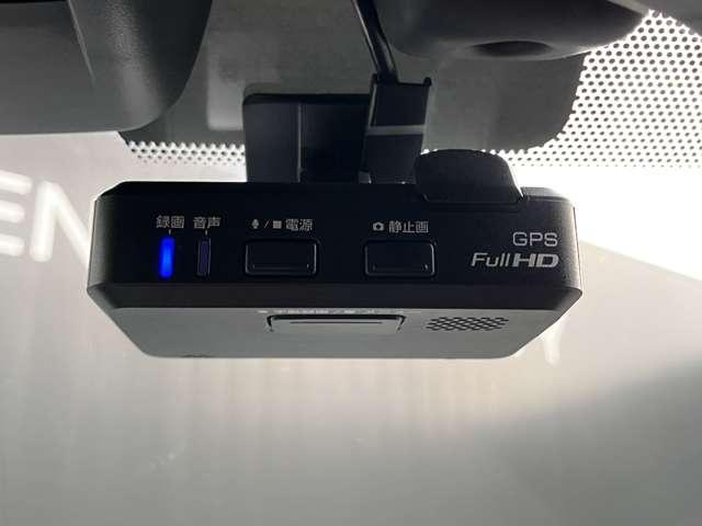 ノート １．２　ｅ－ＰＯＷＥＲ　Ｘ　モードプレミア　衝突被害軽減ブレーキ／車線逸脱警報／フロン　エマブレ　パワーウインドウ　ＷＡＢ　キーフリー　ＡＣ　ドラレコ　エアバッグ　メモリーナビ　ＡＢＳ　インテリジェントキー　アイドリングストップ　レーンキープ　ナビ　盗難防止装置　ＥＴＣ　記録簿　アルミ（10枚目）