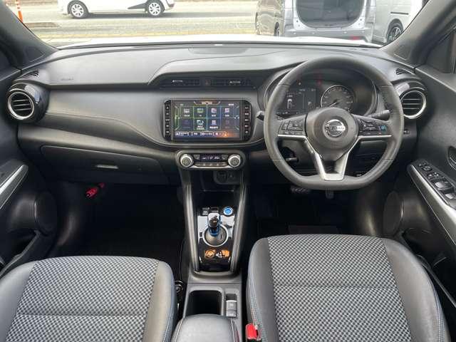 キックス １．２　Ｘ　（ｅ－ＰＯＷＥＲ）　ドライブレコーダー・ＥＴＣ・アラウンドビュ　ナビ＆ＴＶ　寒冷地仕様　ワンオ－ナ－車　追従クルコン　スマートキー　ＬＥＤヘッド　レーンアシスト　パワーステアリング　ドライブレコーダー　ＥＴＣ　整備記録簿有　メモリーナビ　サイドエアバッグ　アルミ（4枚目）