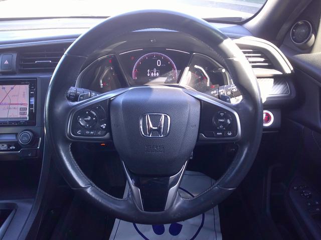 シビック ハッチバック　デジタルインナーミラー　ＥＴＣ　ナビ　オートクルーズコントロール　レーンアシスト　衝突被害軽減システム　アルミホイール　オートライト　ＬＥＤヘッドランプ　シートヒーター　ＣＶＴ　盗難防止システム（2枚目）