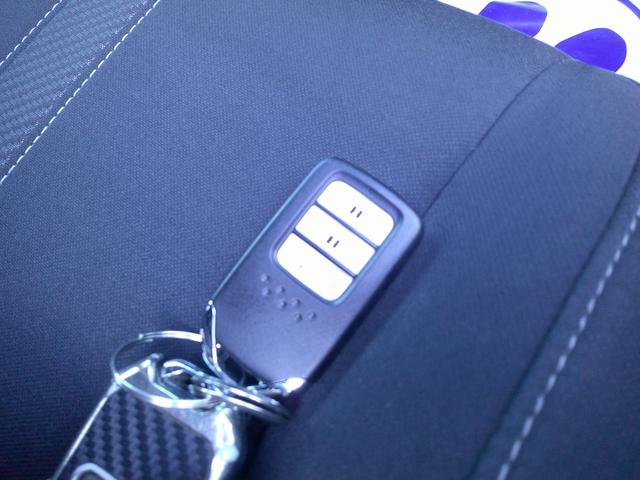 シビック ハッチバック　デジタルインナーミラー　ＥＴＣ　ナビ　オートクルーズコントロール　レーンアシスト　衝突被害軽減システム　アルミホイール　オートライト　ＬＥＤヘッドランプ　シートヒーター　ＣＶＴ　盗難防止システム（12枚目）