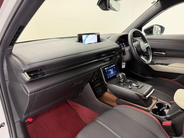 ＭＸ－３０ ２．０　１００周年特別記念車　ＢＯＳＥサウンドシステム　フルセグＴＶ　ナビ　ＭＲＣＣ　地デジ　サイドエアバッグ　メモリーナビ　オートエアコン　アルミホイール　禁煙車　バックカメラ　オートマチックハイビーム　ＥＴＣ　シートＨ（32枚目）