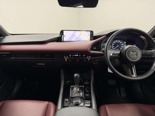 ＭＡＺＤＡ３ファストバック ２．０　２０Ｓ　ツーリング　革シート　ＢＯＳＥサウンドシステム　ナビ　フルセグＴＶ　ＳＢＳ　パワーシート　バックカメラ　フロントカメラ　シートヒーター　スマートキー　オートマチックハイビーム　コーナーセンサー　レーダークルコン（3枚目）
