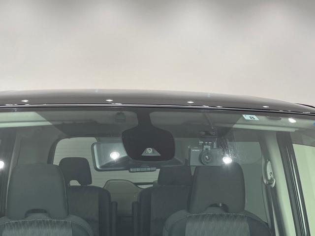 �����ʂȎԓW���������T�R�_���q�̓I�[�����[�J�[�̔��\�ł����y�����Ԃ݂̂Ȃ炸�A���ʎԁA���ÎԂ��W��������p�^�C�v�A�y�g���b�N�A�y�o���A�r�t�u�A�~�j�o���A�R���p�N�g�J�[�A�n�C�u���b�h���푽�l��