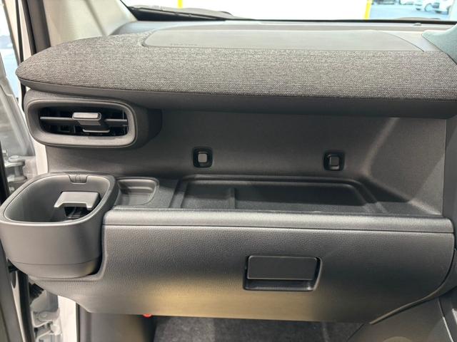 シエンタ ハイブリッドZ 10.5インチディスプレイオーディオ 全方位カメラ アダプティブクルーズコントロール ステリモ 両側電動スライドドア パーキングセンサ― ETC スマートキー(59枚目)