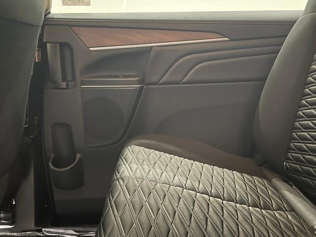 デリカＤ：５ Ｐ　４ＷＤ　フルセグナビ　バックカメラ　ＥＴＣ　ドライブレコーダー　両側電動スライドドア　アダプティブクルーズコントロール　ステリモ　電動リヤゲート　シートヒーター　スマートキー（7枚目）