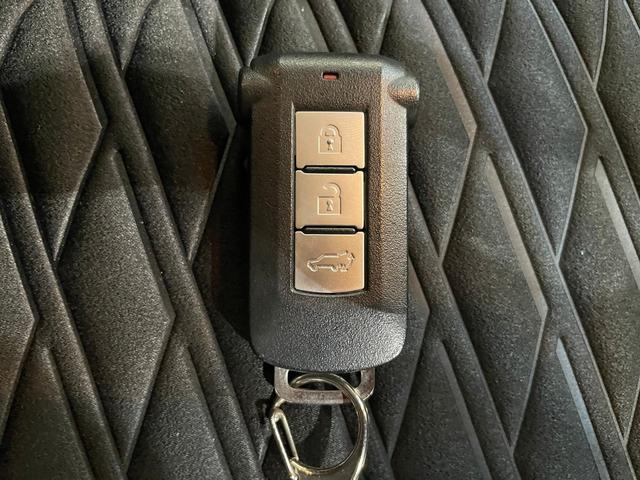 デリカＤ：５ Ｐ　４ＷＤ　フルセグナビ　バックカメラ　ＥＴＣ　ドライブレコーダー　両側電動スライドドア　アダプティブクルーズコントロール　ステリモ　電動リヤゲート　シートヒーター　スマートキー（10枚目）