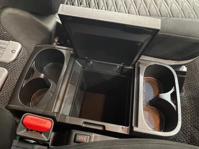 デリカＤ：５ Ｐ　４ＷＤ　フルセグナビ　バックカメラ　ＥＴＣ　ドライブレコーダー　両側電動スライドドア　アダプティブクルーズコントロール　ステリモ　電動リヤゲート　シートヒーター　スマートキー（13枚目）