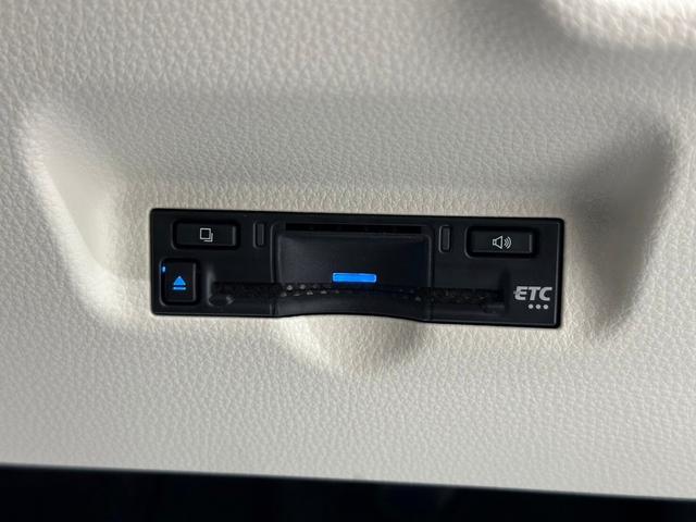 シエンタ ハイブリッドZ 衝突被害軽減システム レーンキープアシスト オートマチックハイビーム ドライブレコーダー ナビ バックカメラ スマートキー フルフラット 3列シート 禁煙車(4枚目)