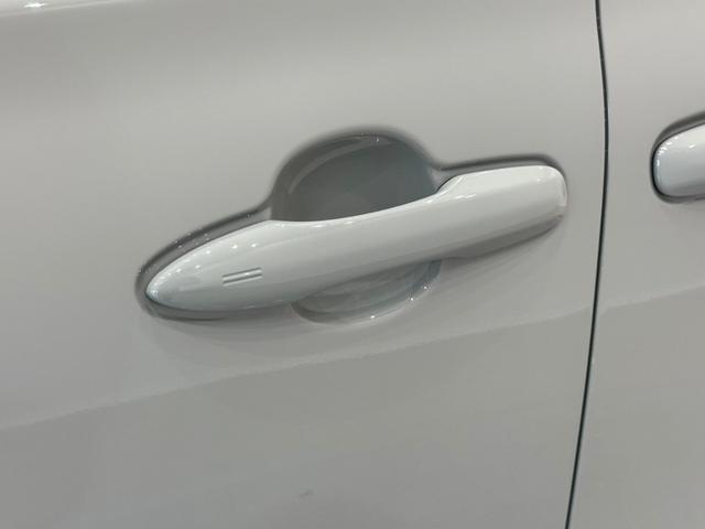 シエンタ ハイブリッドZ 衝突被害軽減システム レーンキープアシスト オートマチックハイビーム ドライブレコーダー ナビ バックカメラ スマートキー フルフラット 3列シート 禁煙車(13枚目)