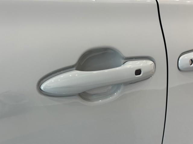 シエンタ ハイブリッドZ 衝突被害軽減システム レーンキープアシスト オートマチックハイビーム ドライブレコーダー ナビ バックカメラ スマートキー フルフラット 3列シート 禁煙車(28枚目)