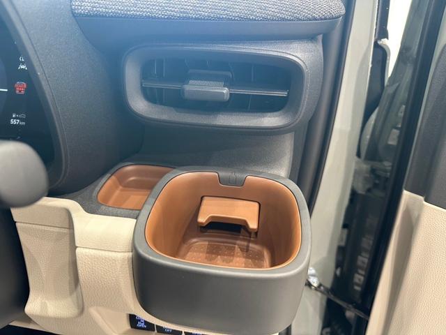 シエンタ ハイブリッドZ 衝突被害軽減システム レーンキープアシスト オートマチックハイビーム ドライブレコーダー ナビ バックカメラ スマートキー フルフラット 3列シート 禁煙車(42枚目)