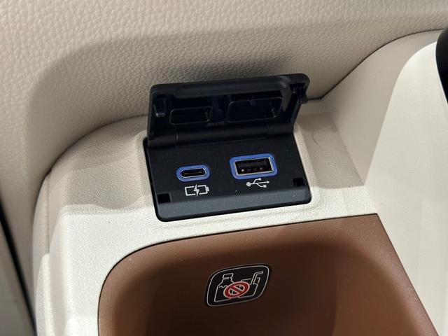 シエンタ ハイブリッドZ 衝突被害軽減システム レーンキープアシスト オートマチックハイビーム ドライブレコーダー ナビ バックカメラ スマートキー フルフラット 3列シート 禁煙車(58枚目)