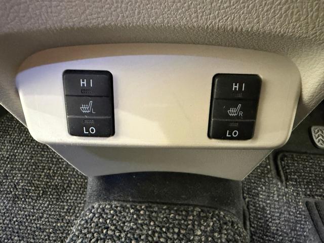 シエンタ ハイブリッドＧ　ナビ　バックカメラ　ＥＴＣ　両側電動スライドドア　ステリモ　３列シート　スマートキー　オートエアコン　アイドリングストップ　横滑り防止　シートヒーター（61枚目）