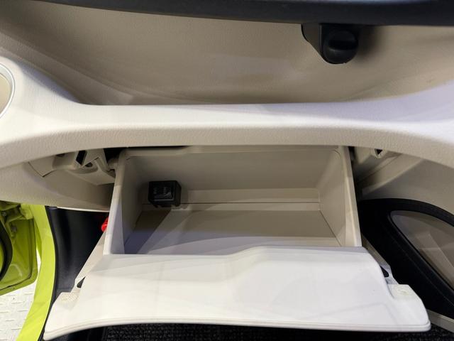 シエンタ ハイブリッドＧ　ナビ　バックカメラ　ＥＴＣ　両側電動スライドドア　ステリモ　３列シート　スマートキー　オートエアコン　アイドリングストップ　横滑り防止　シートヒーター（63枚目）