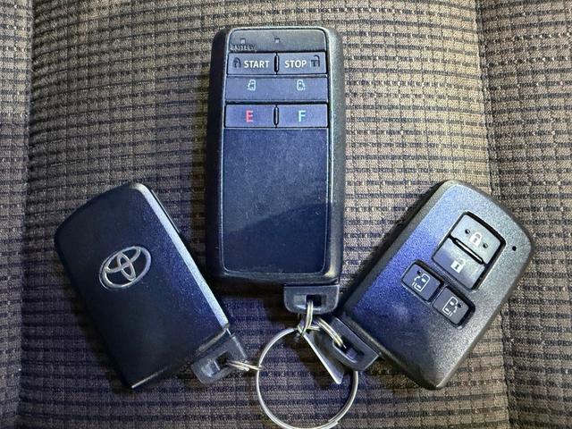 シエンタ ハイブリッドＧ　ナビ　バックカメラ　ＥＴＣ　両側電動スライドドア　ステリモ　３列シート　スマートキー　オートエアコン　アイドリングストップ　横滑り防止　シートヒーター（65枚目）