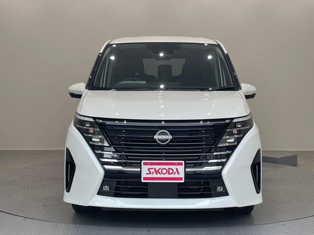 セレナ ｅ－パワー　ハイウェイスターＶ　２．３インチナビ　アラウンドビューモニター　ＥＴＣ　両側電動スライドドア　アダプティブクルーズコントロール　ステリモ　衝突被害軽減ブレーキ　パーキングセンサ―　３列シート　スマートキー（4枚目）