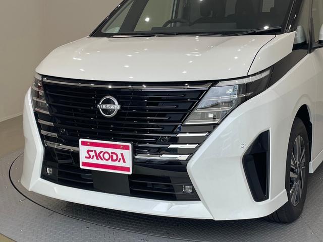 セレナ ｅ－パワー　ハイウェイスターＶ　２．３インチナビ　アラウンドビューモニター　ＥＴＣ　両側電動スライドドア　アダプティブクルーズコントロール　ステリモ　衝突被害軽減ブレーキ　パーキングセンサ―　３列シート　スマートキー（9枚目）