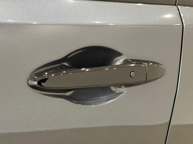 WR-V Z ブラックスタイル ホンダセンシング バックカメラ アダプティブクルーズコントロール ステリモ フロントフォグランプ アルミホイール アイドリングストップ パーキングセンサ― スマートキー(18枚目)