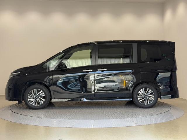 セレナ ハイウェイスターＶ　ドライブレコーダー　バックカメラ　ナビ　オートクルーズコントロール　両側電動スライドドア　オートマチックハイビーム　オートライト　スマートキー　アイドリングストップ　電動格納ミラー　３列シート　ＣＶＴ（18枚目）