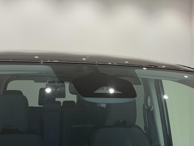 セレナ ハイウェイスターＶ　ドライブレコーダー　バックカメラ　ナビ　オートクルーズコントロール　両側電動スライドドア　オートマチックハイビーム　オートライト　スマートキー　アイドリングストップ　電動格納ミラー　３列シート　ＣＶＴ（21枚目）