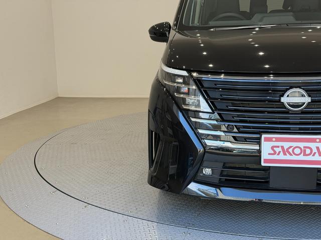 セレナ ハイウェイスターＶ　ドライブレコーダー　バックカメラ　ナビ　オートクルーズコントロール　両側電動スライドドア　オートマチックハイビーム　オートライト　スマートキー　アイドリングストップ　電動格納ミラー　３列シート　ＣＶＴ（24枚目）