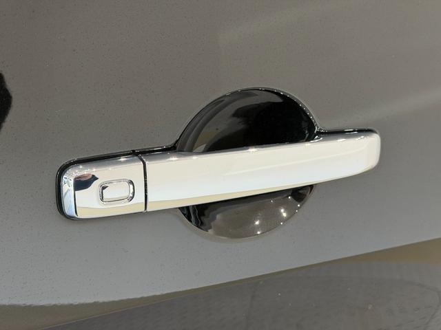 セレナ ハイウェイスターＶ　ドライブレコーダー　バックカメラ　ナビ　オートクルーズコントロール　両側電動スライドドア　オートマチックハイビーム　オートライト　スマートキー　アイドリングストップ　電動格納ミラー　３列シート　ＣＶＴ（31枚目）