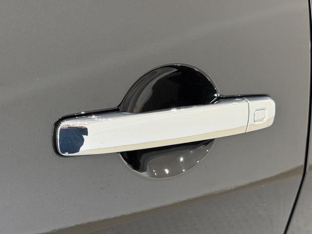 セレナ ハイウェイスターＶ　ドライブレコーダー　バックカメラ　ナビ　オートクルーズコントロール　両側電動スライドドア　オートマチックハイビーム　オートライト　スマートキー　アイドリングストップ　電動格納ミラー　３列シート　ＣＶＴ（32枚目）