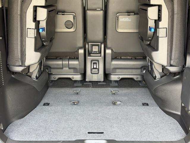 セレナ ハイウェイスターＶ　ドライブレコーダー　バックカメラ　ナビ　オートクルーズコントロール　両側電動スライドドア　オートマチックハイビーム　オートライト　スマートキー　アイドリングストップ　電動格納ミラー　３列シート　ＣＶＴ（59枚目）